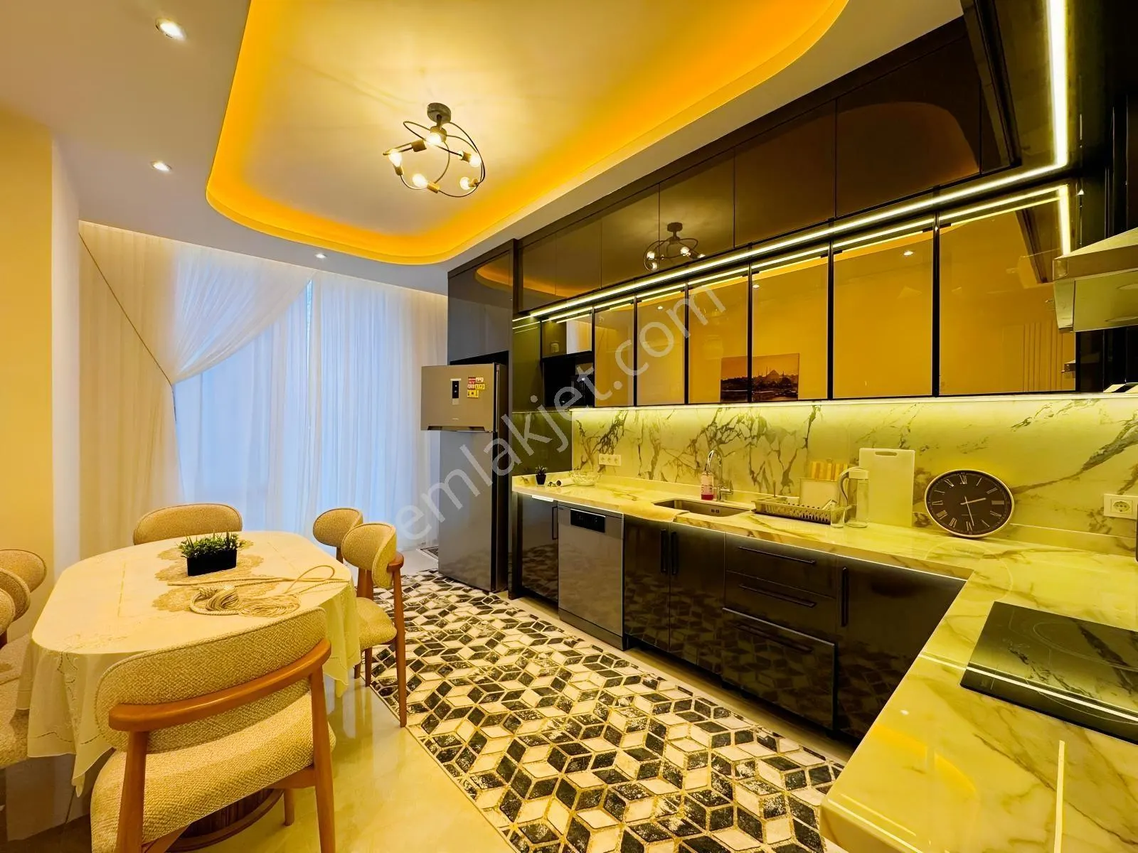 Apartment, 4-room, 220 m²