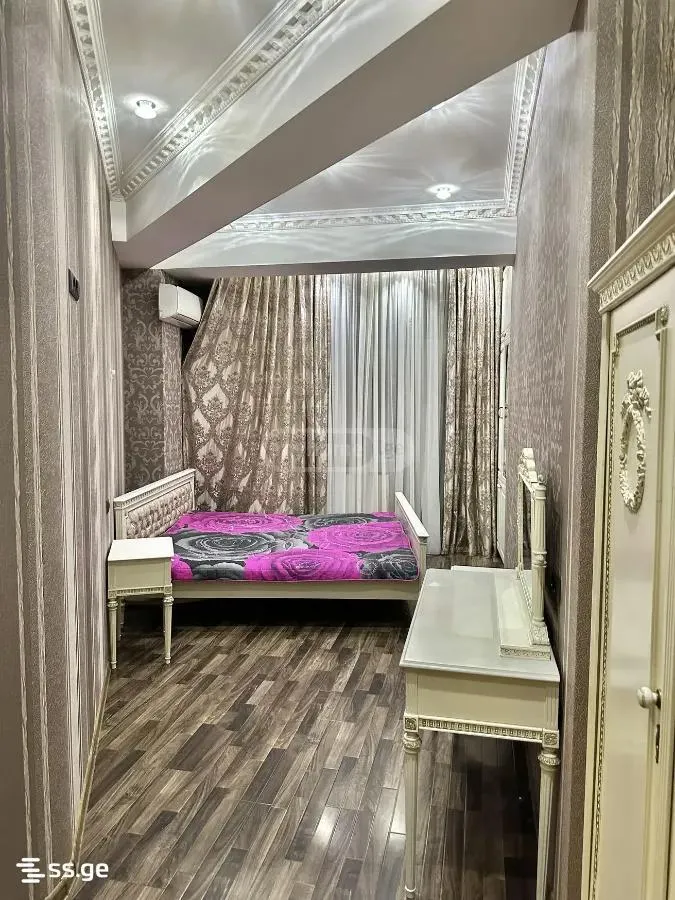 Apartment, 5-room, 180 m²