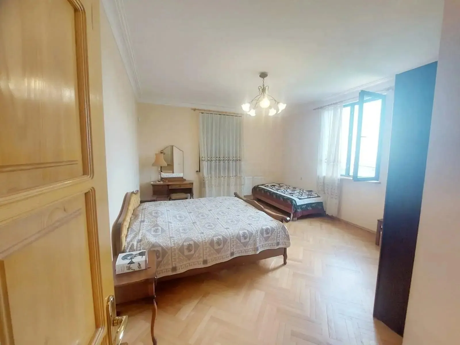Дом, 7-комн., 350 м²