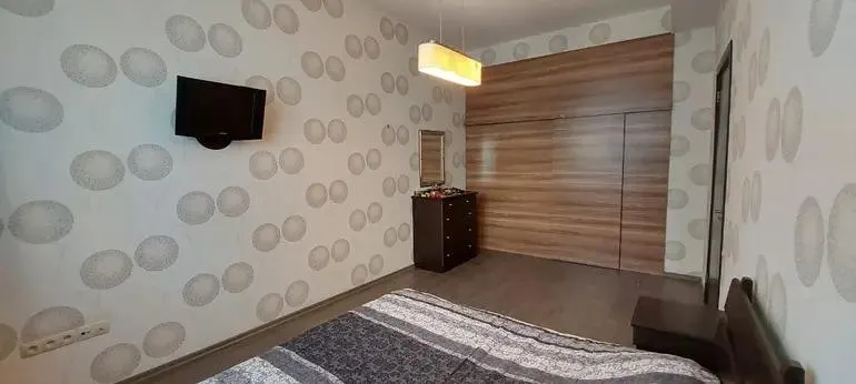 Квартира, 3-комн., 102 м²