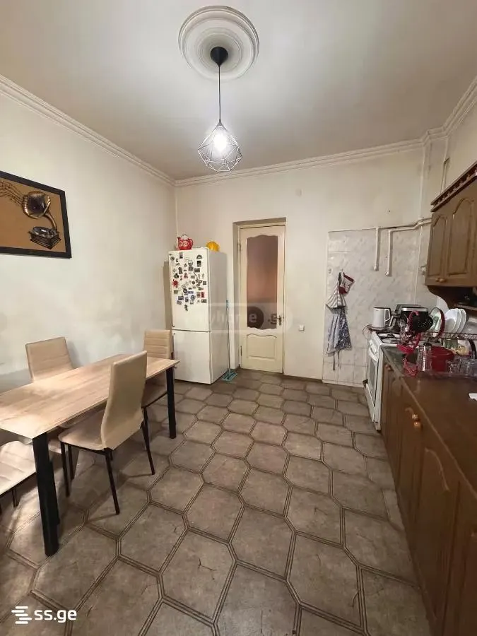 Квартира, 4-комн., 140 м²