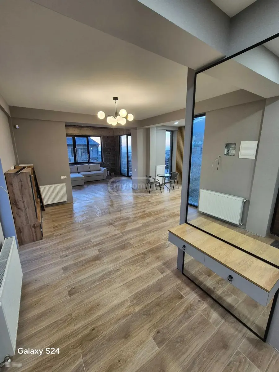 Дом, 7-комн., 240 м²