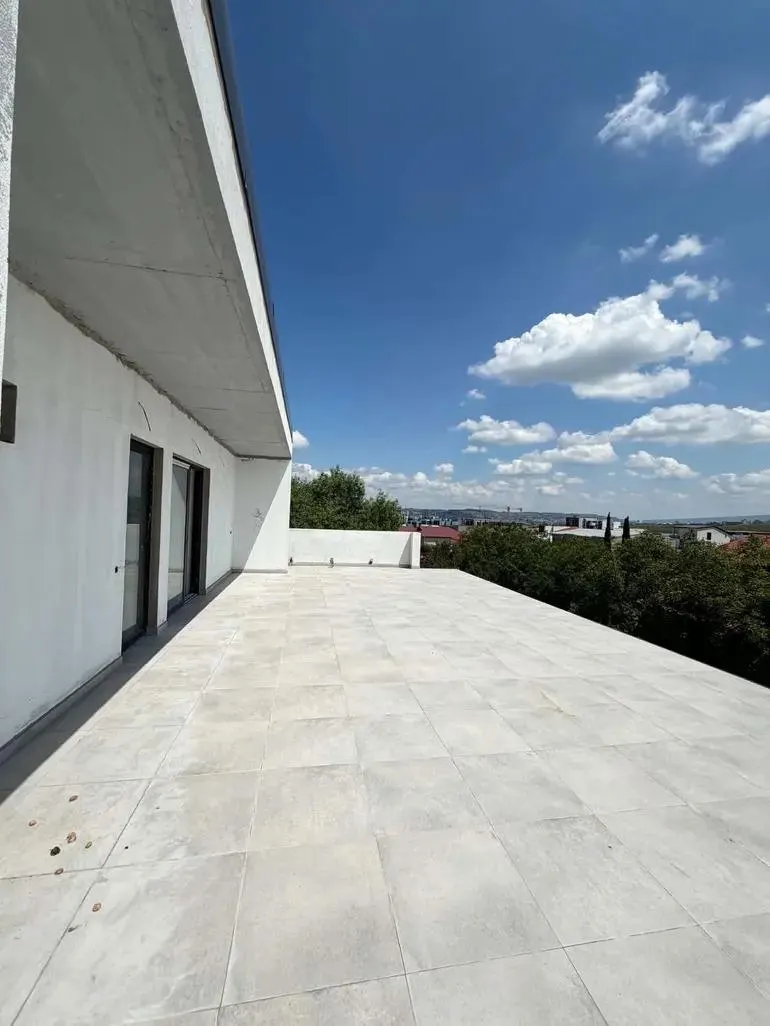 Дом, 5-комн., 370 м²