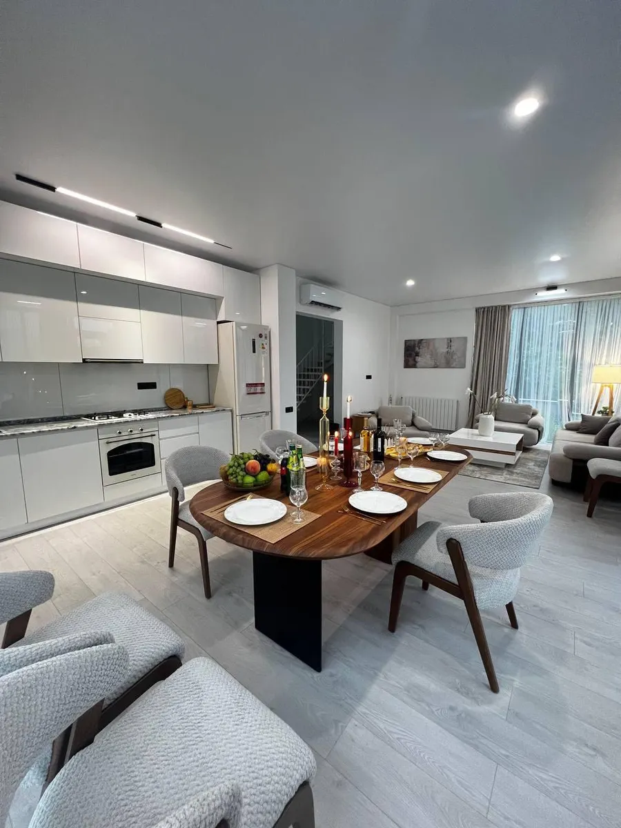 Дом, 4-комн., 280 м²