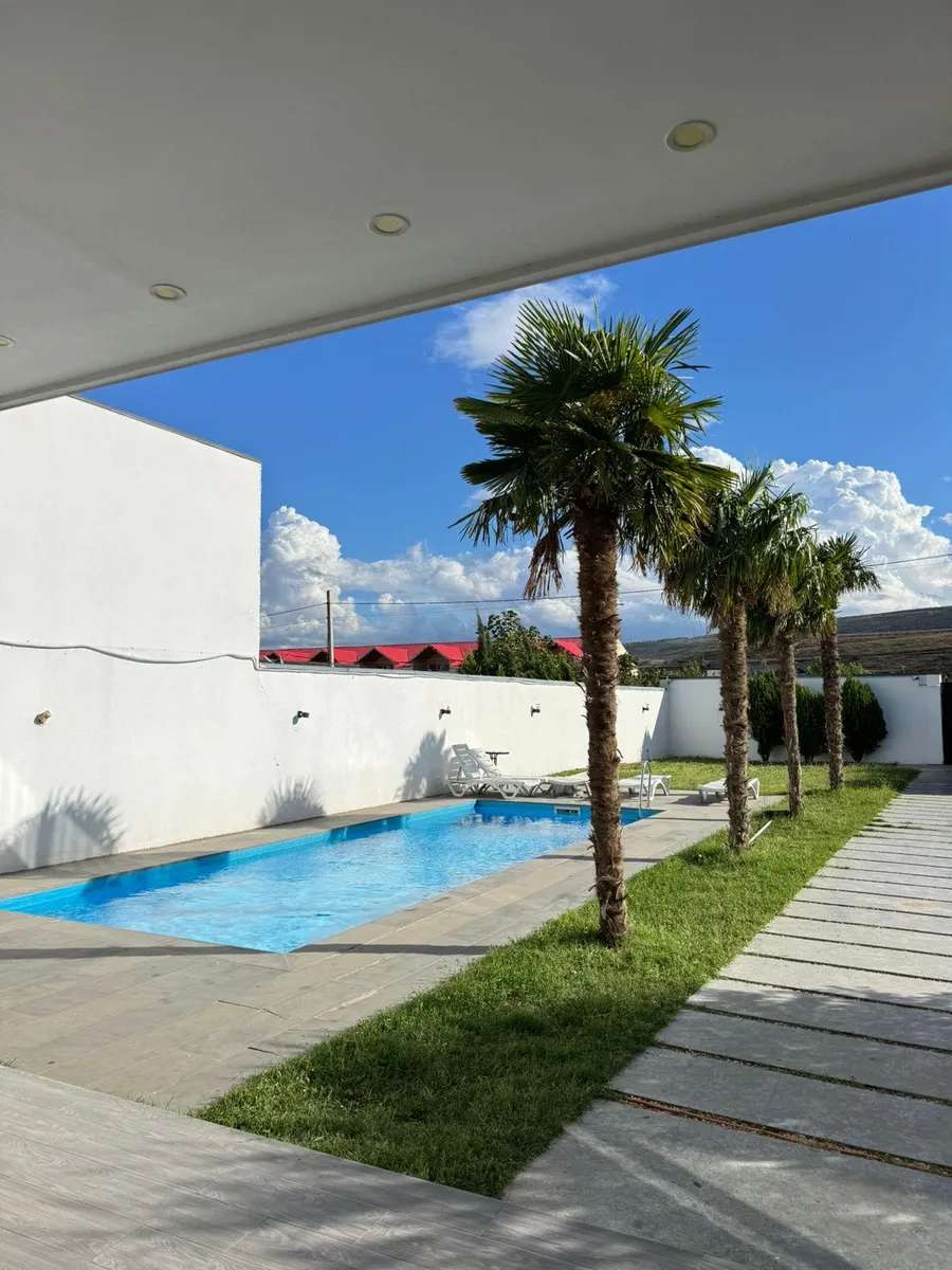 House, 5-room, 300 m²