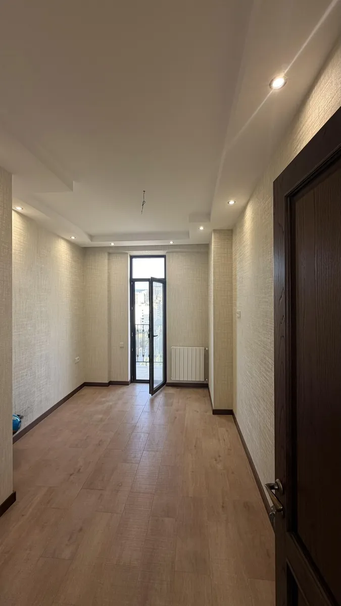 Квартира, 3-комн., 77 м²