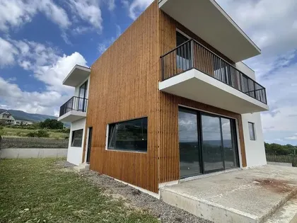 Дом, 5-комн., 243 м²