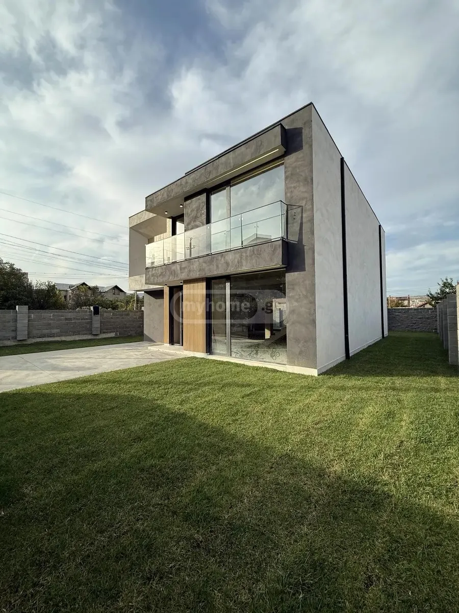 Дом, 5-комн., 230 м²