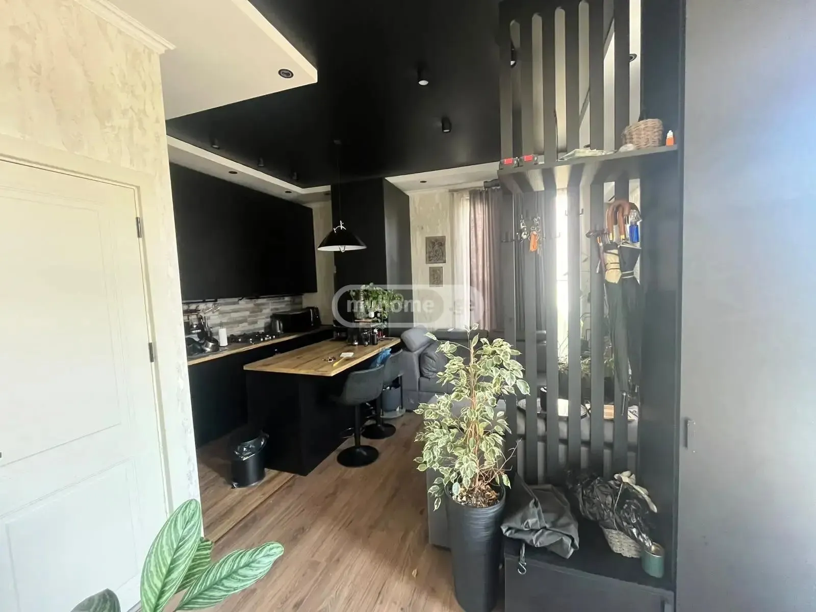 Дом, 3-комн., 300 м²