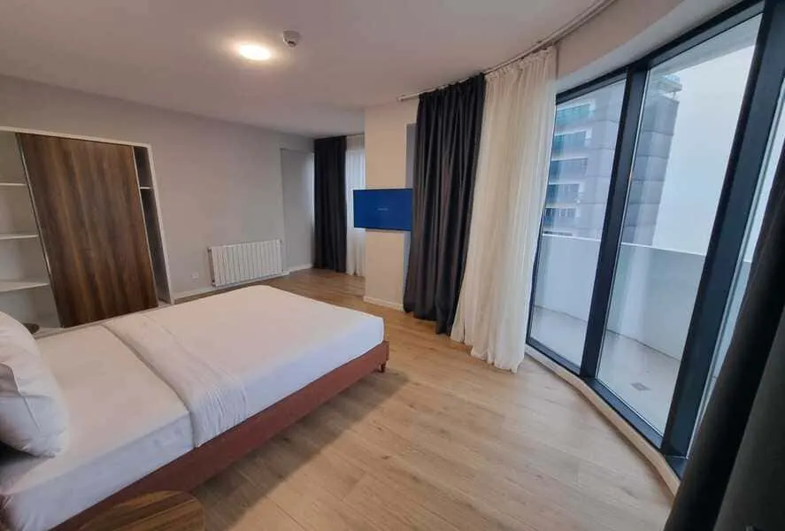 Квартира, 3-комн., 121 м²