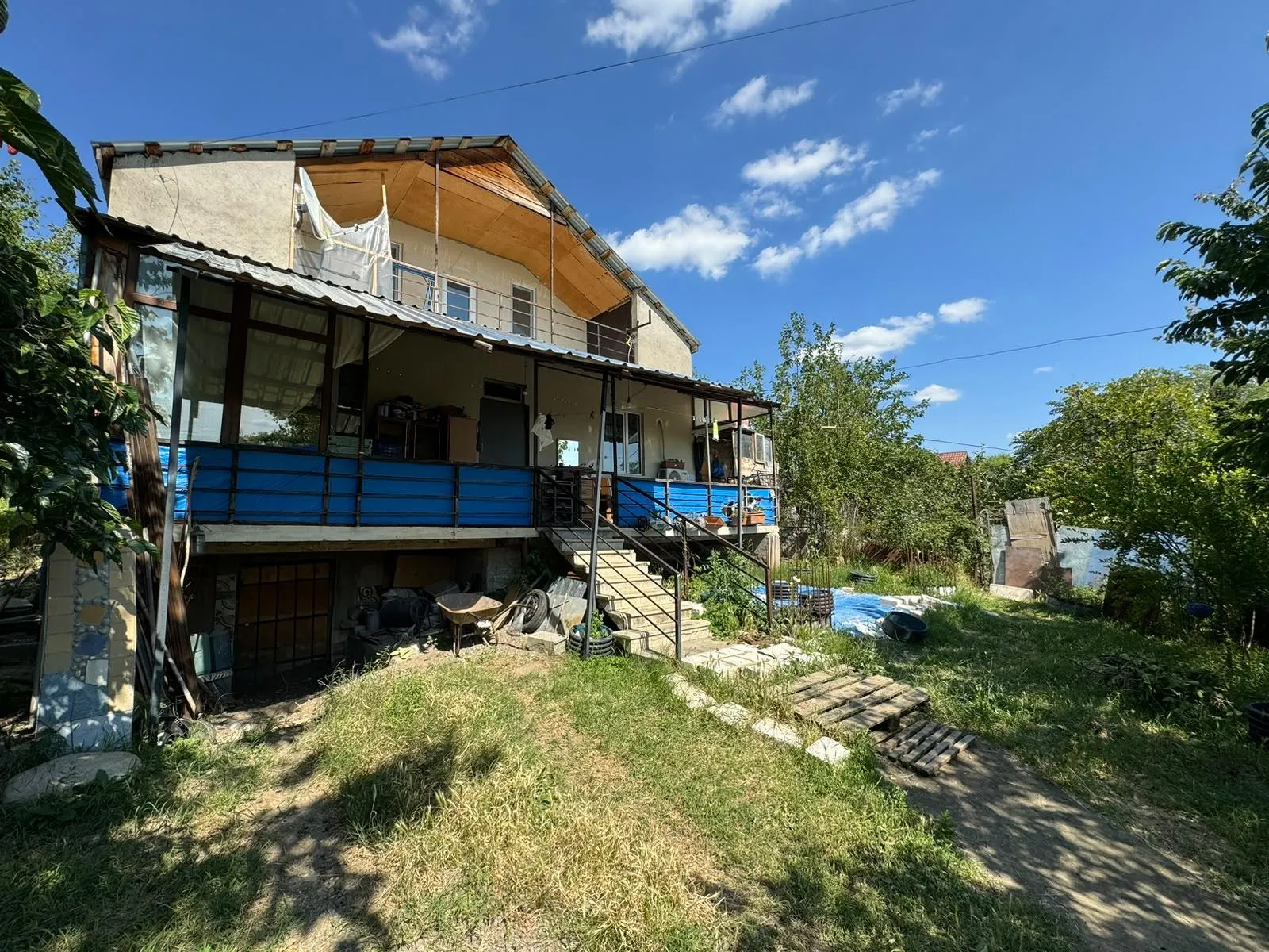 House, 4-room, 200 m²