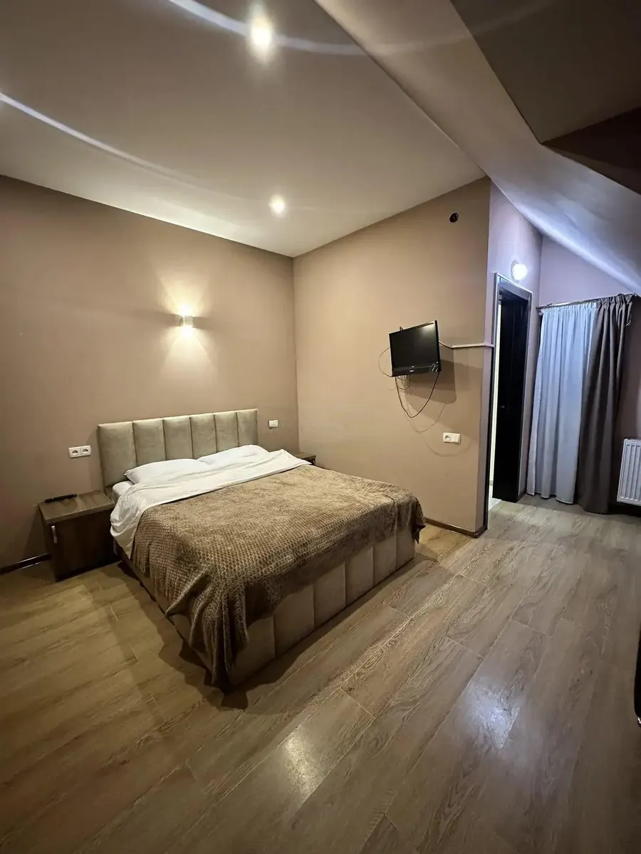 House, 6-room, 252 m²