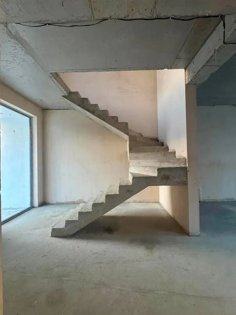 Дом, 5-комн., 250 м²