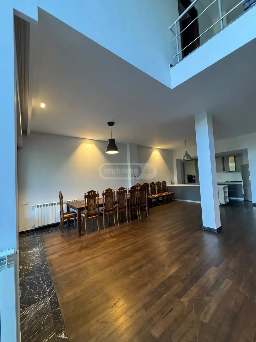 House, 5-room, 588 m²