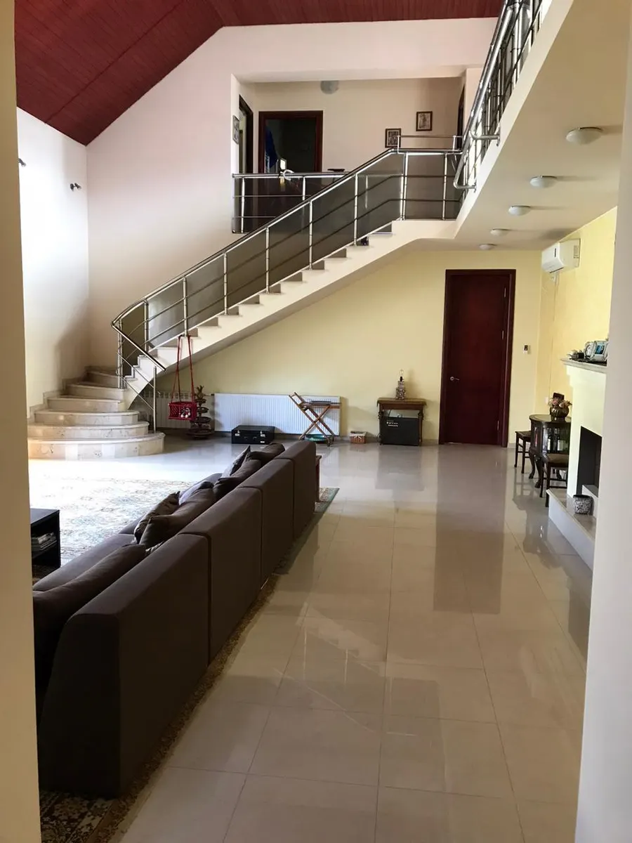 Дом, 5-комн., 700 м²
