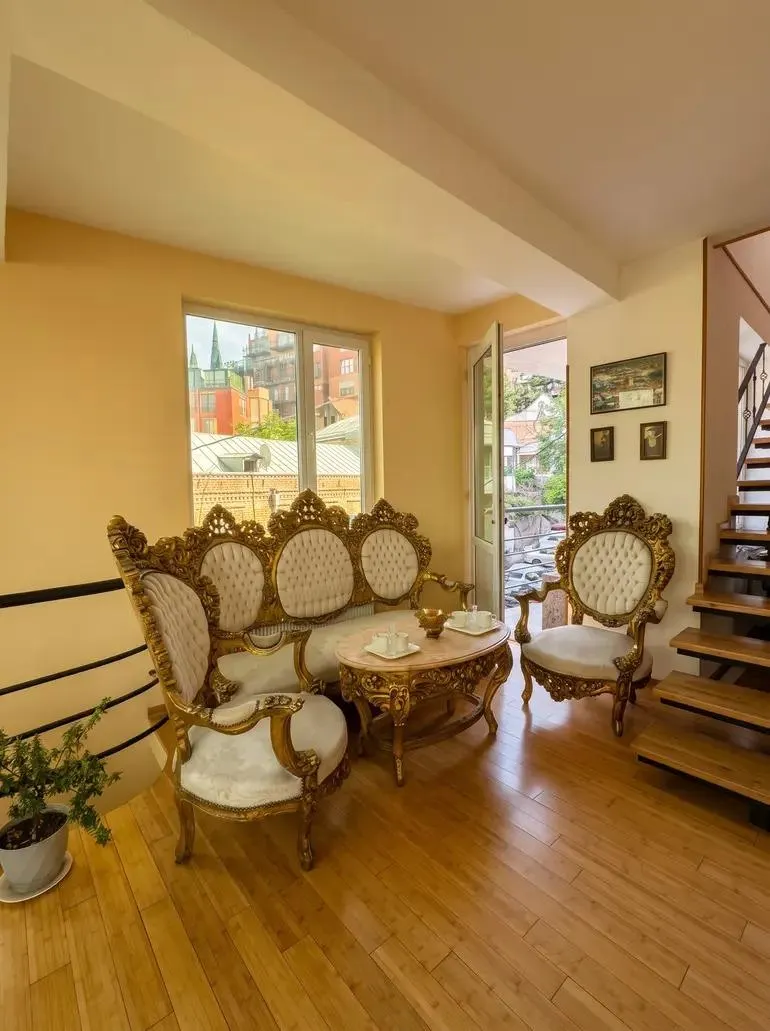 Дом, 5-комн., 250 м²