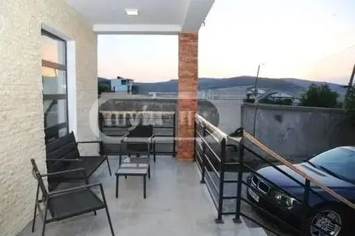 Дом, 5-комн., 300 м²