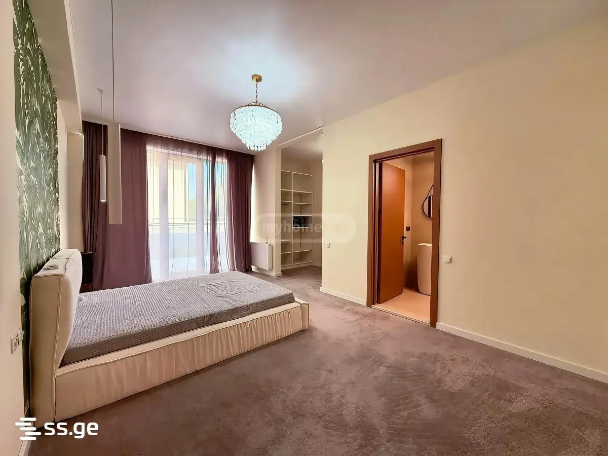 Дом, 3-комн., 600 м²