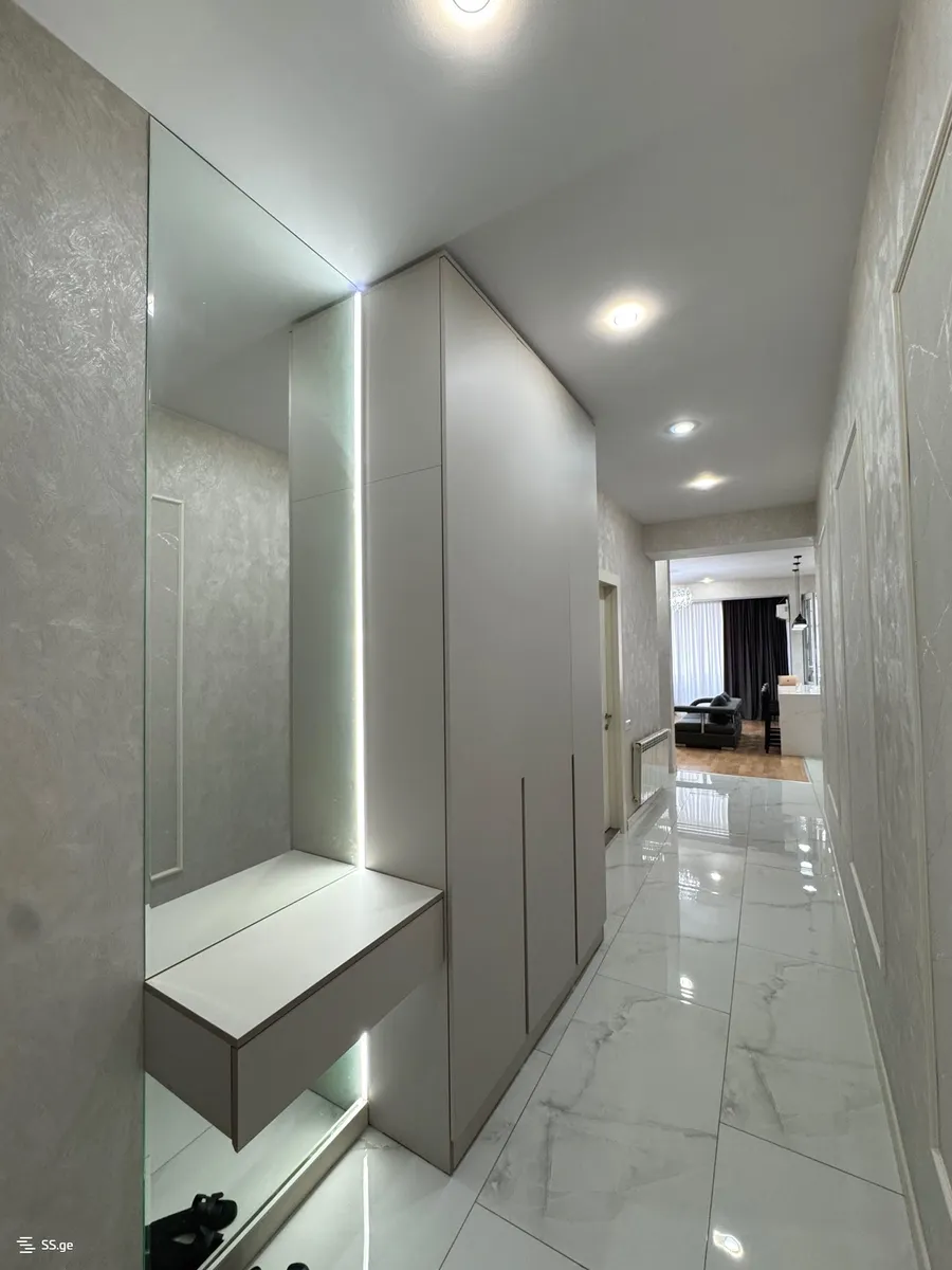 Квартира, 3-комн., 100 м²