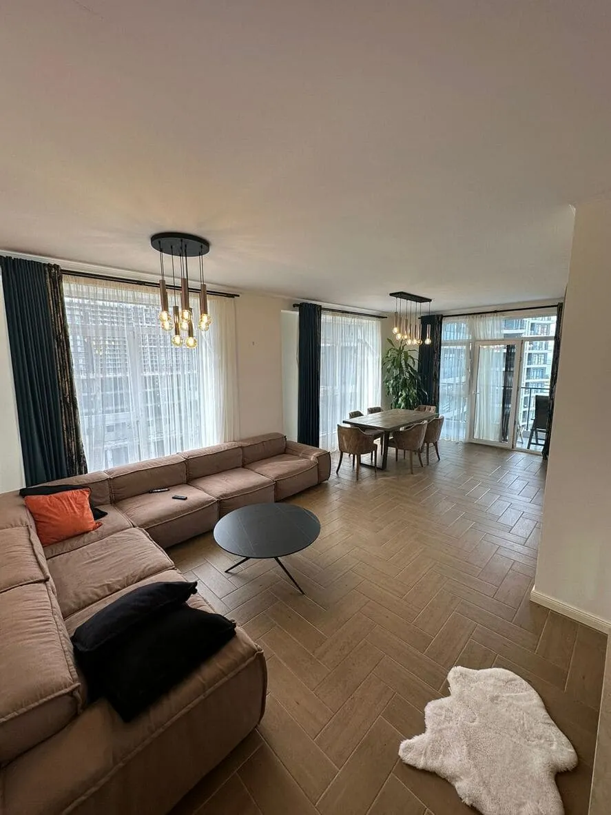 Квартира, 2-комн., 121.4 м²