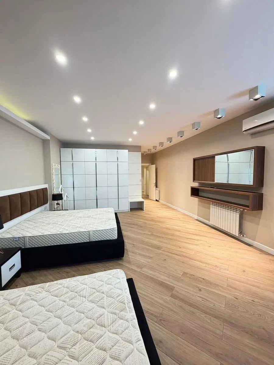 Квартира, 4-комн., 217 м²