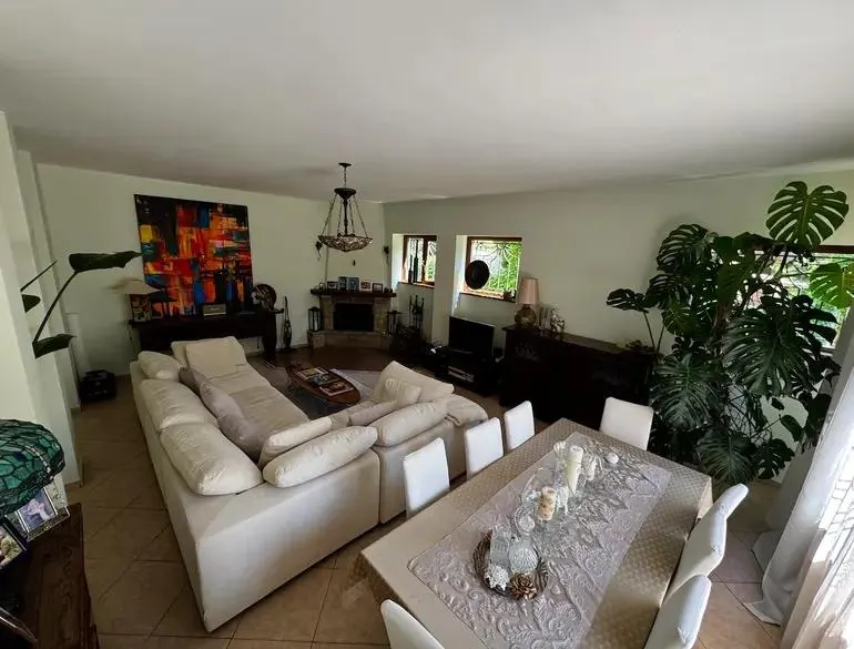Дом, 9-комн., 550 м²