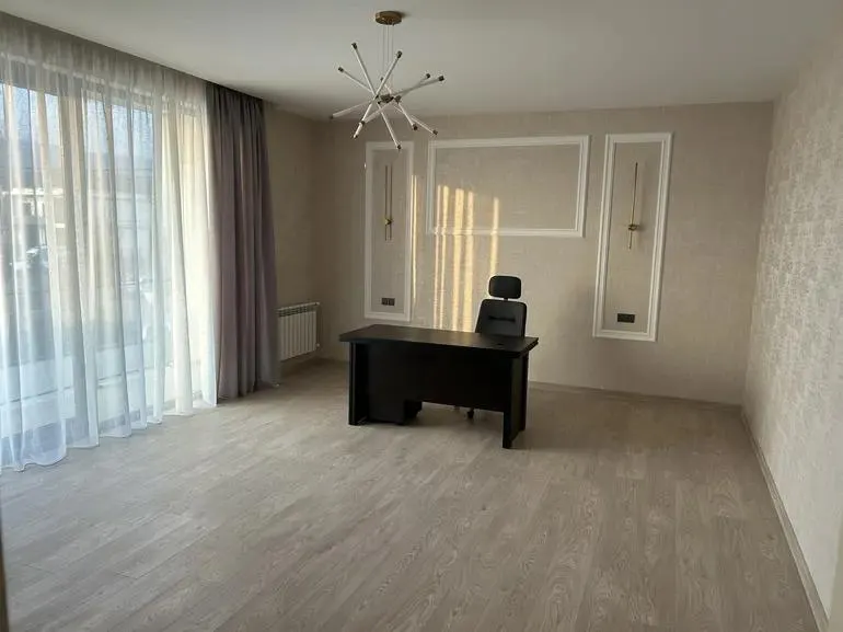 House, 5-room, 380 m²