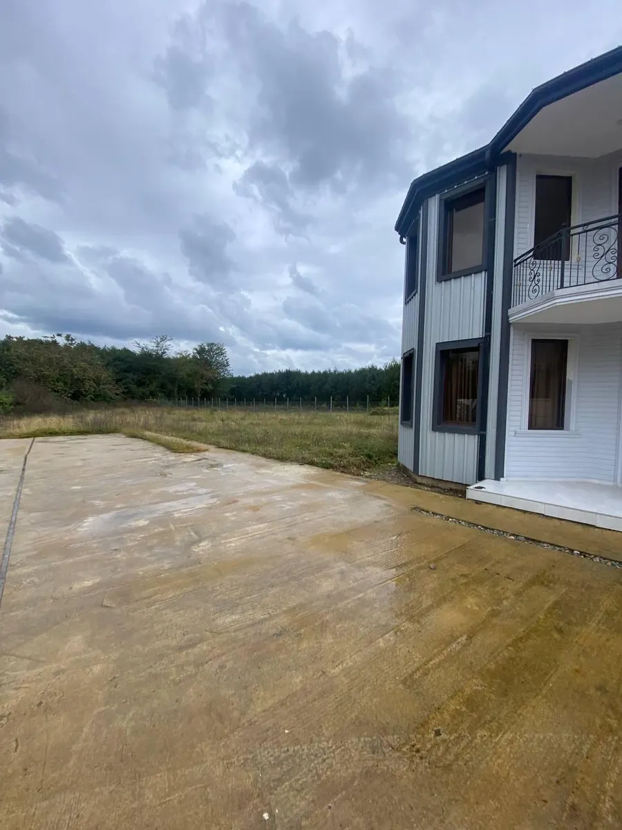 House, 5-room, 250 m²