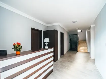 Apartment, 19-room