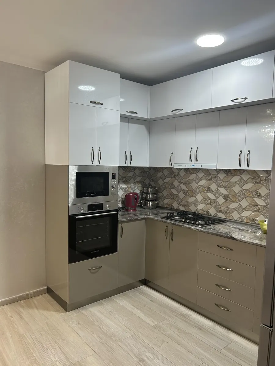 Квартира, 3-комн., 70 м², Nev Tower