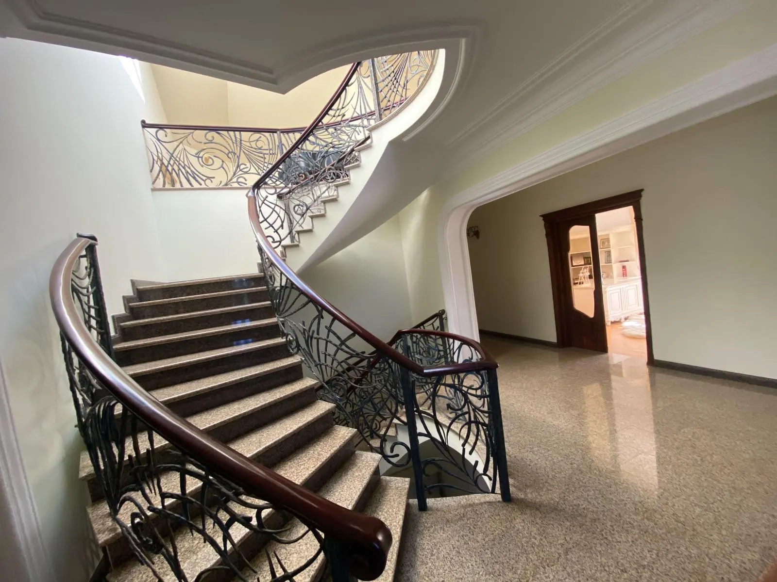 House, 10-room, 900 m²