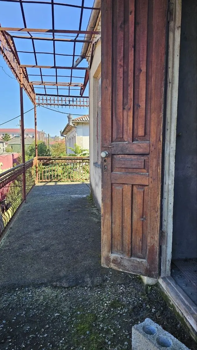 House, 6-room, 250 m²