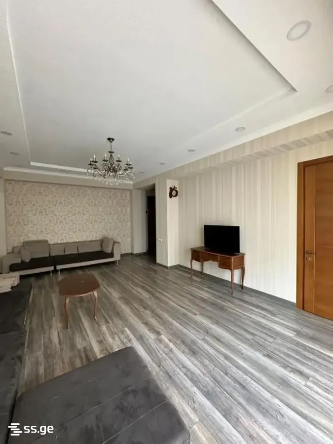 Квартира, 3-комн., 130 м²