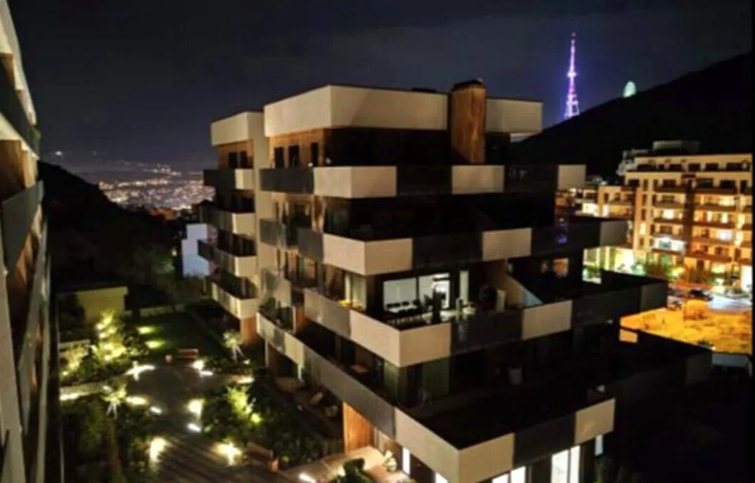 Квартира, 3-комн., 110 м²