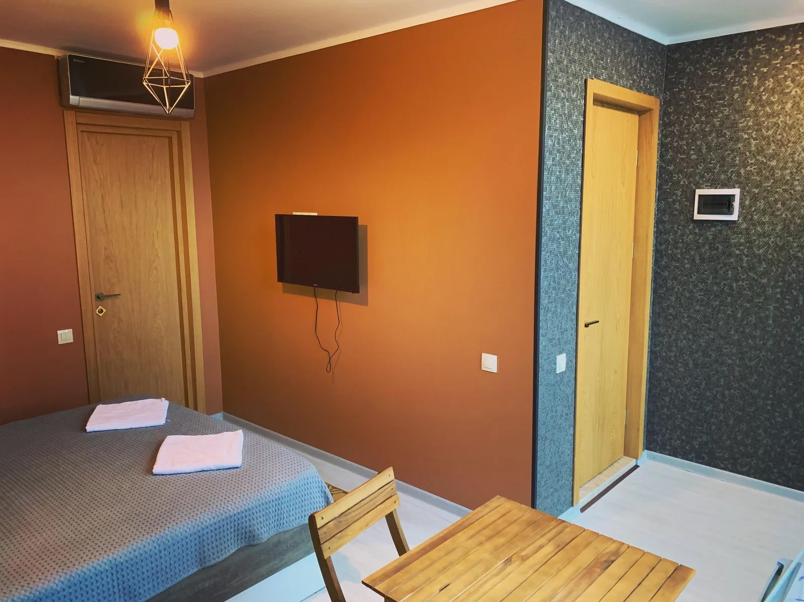 House, 5-room, 250 m²