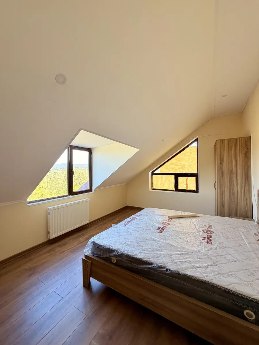 House, 6-room, 372 m²