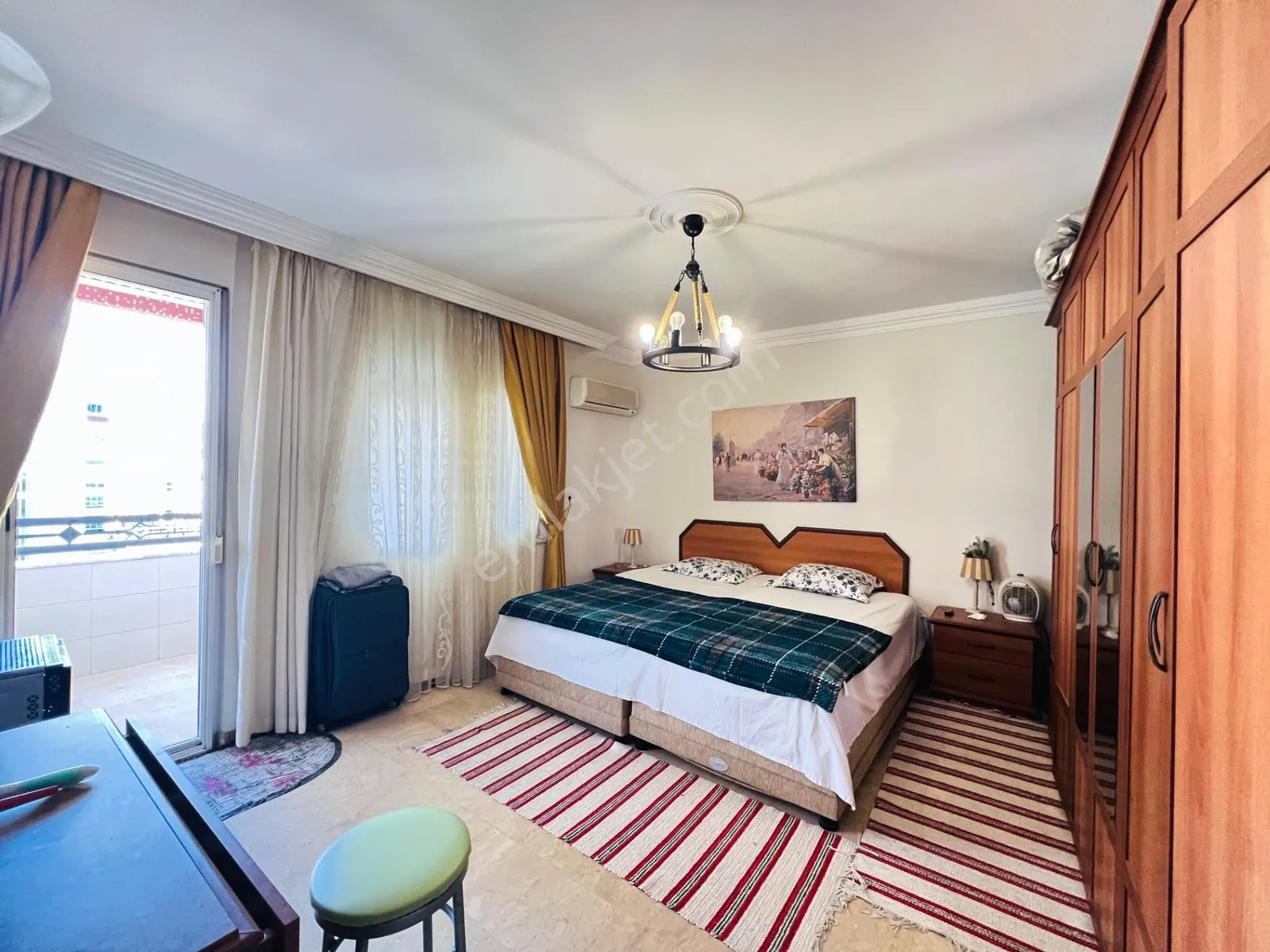 Apartment, 3-room, 135 m²