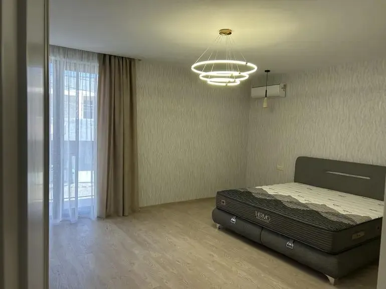 House, 5-room, 380 m²