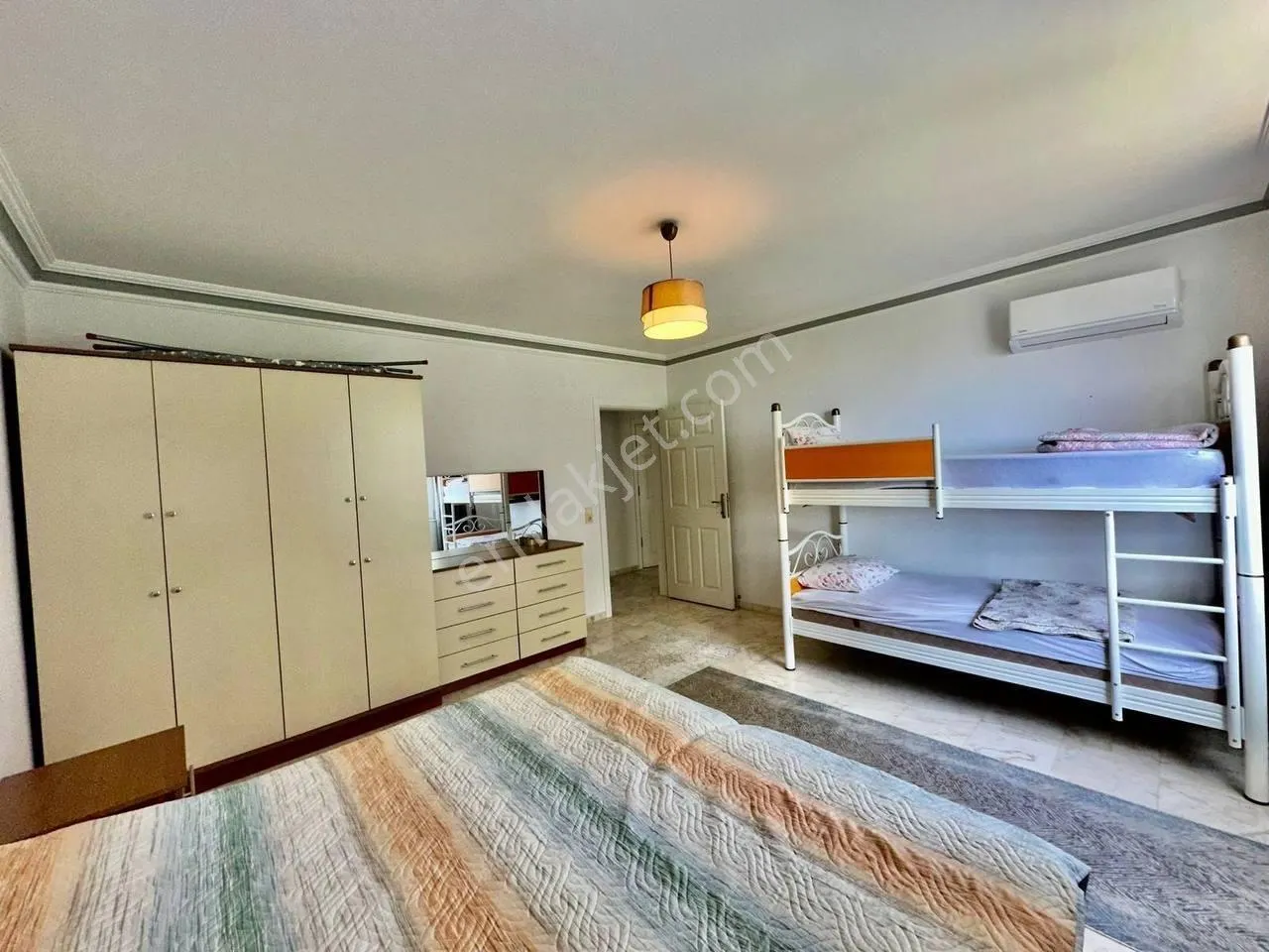 Apartment, 3-room, 130 m²