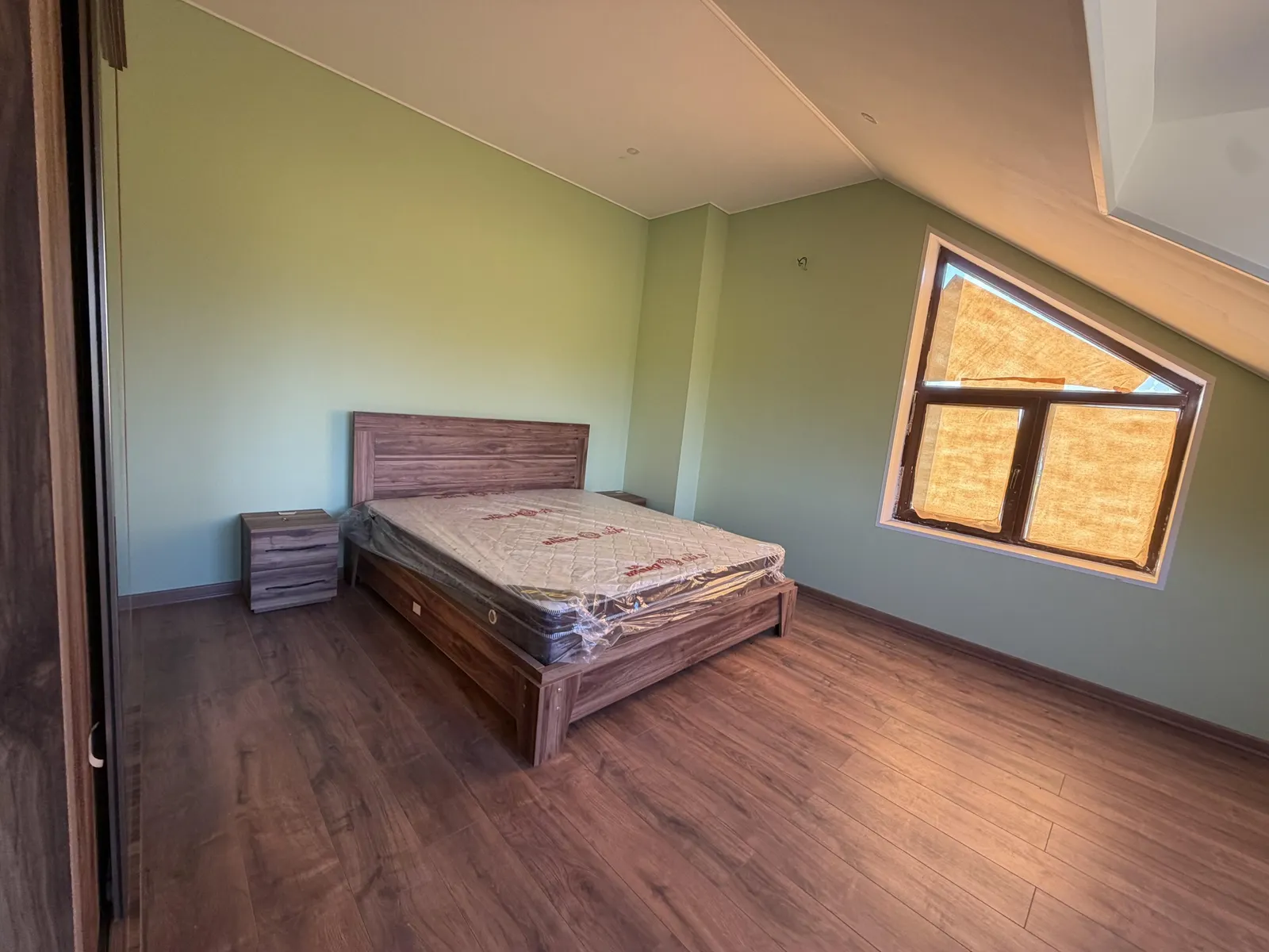 House, 6-room, 372 m²
