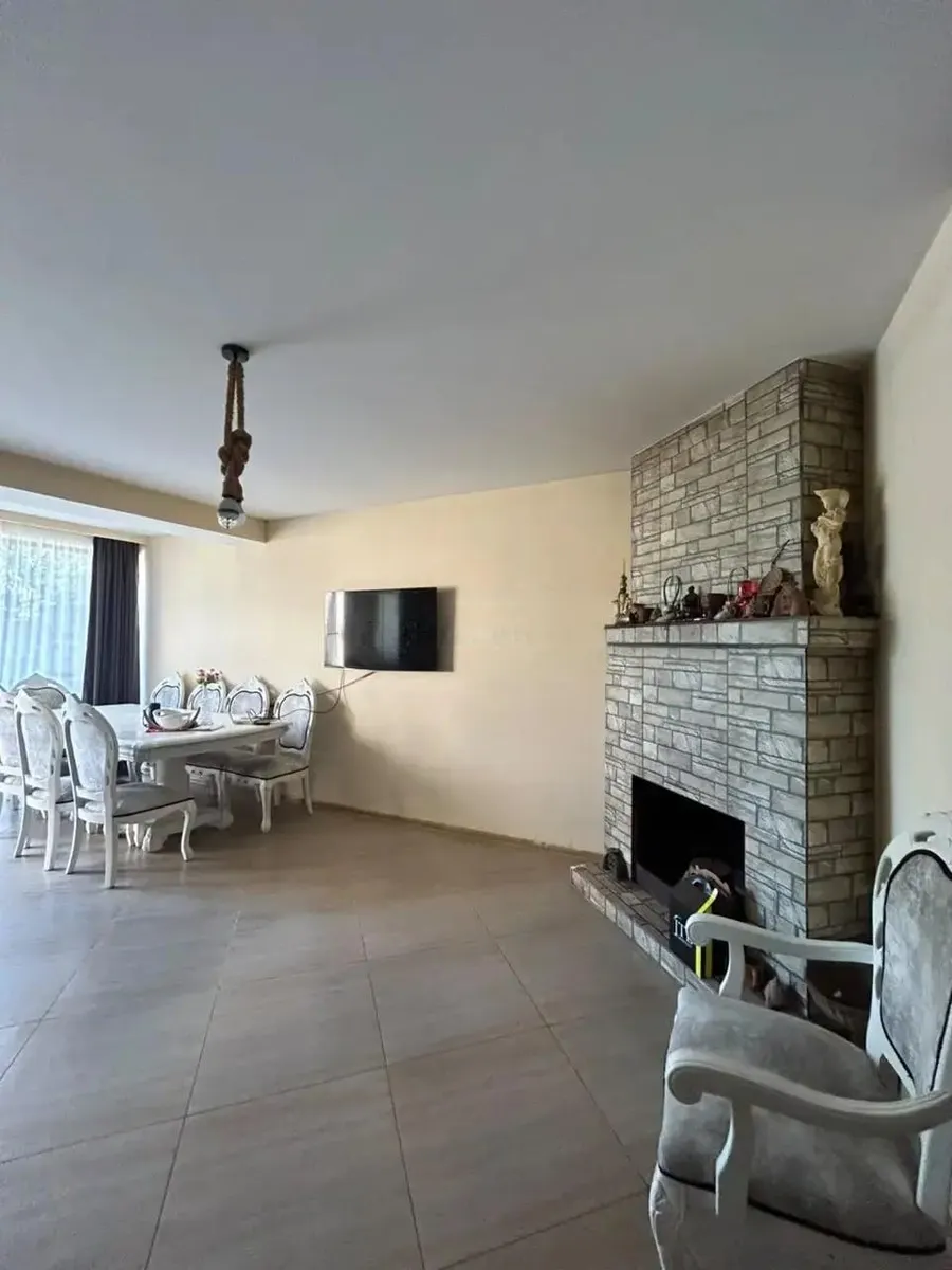 Дом, 6-комн., 220 м²
