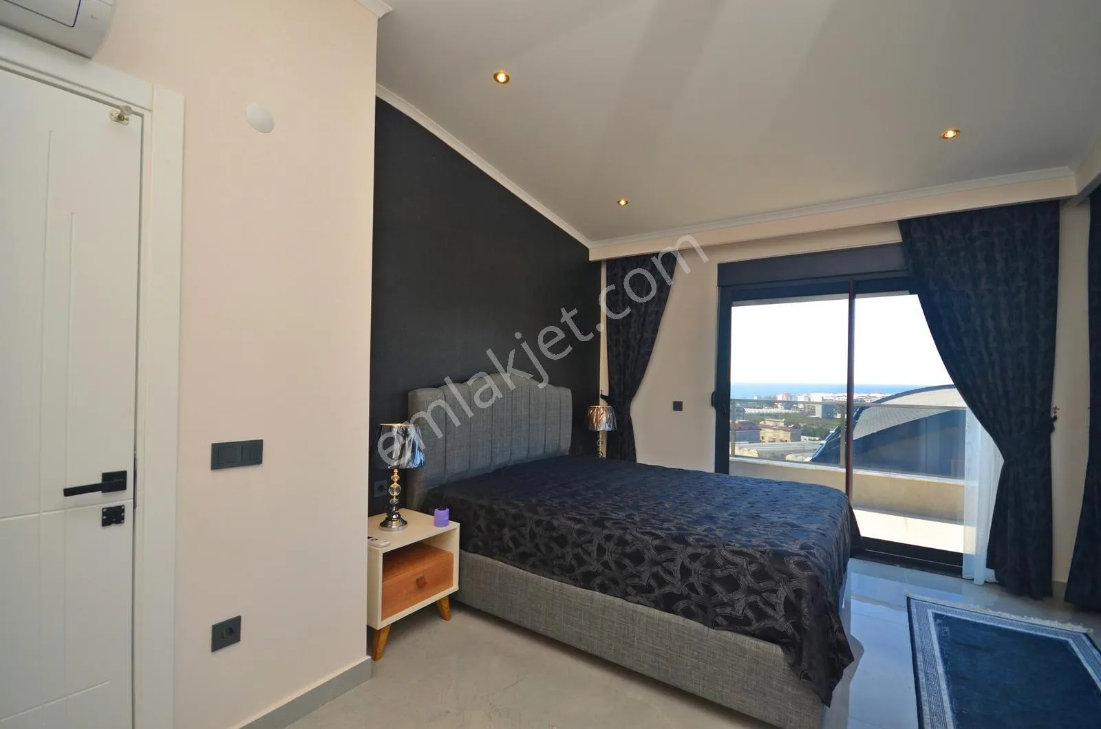 Apartment, 4-room, 145 m²