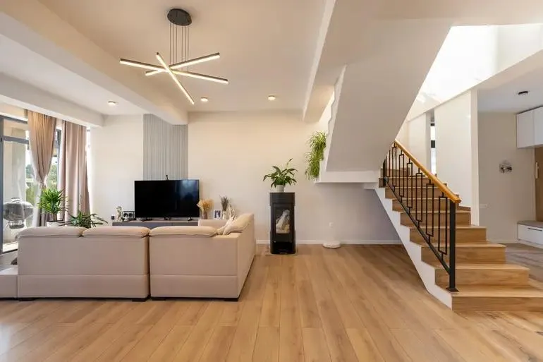 Дом, 7-комн., 278 м²