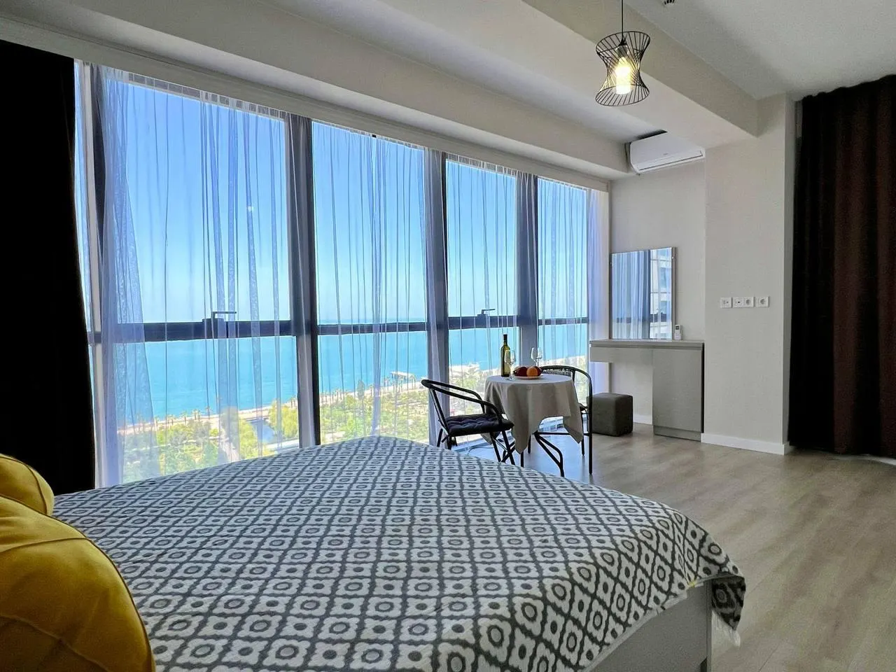 Apartment, 3-room, 78 m², Steps