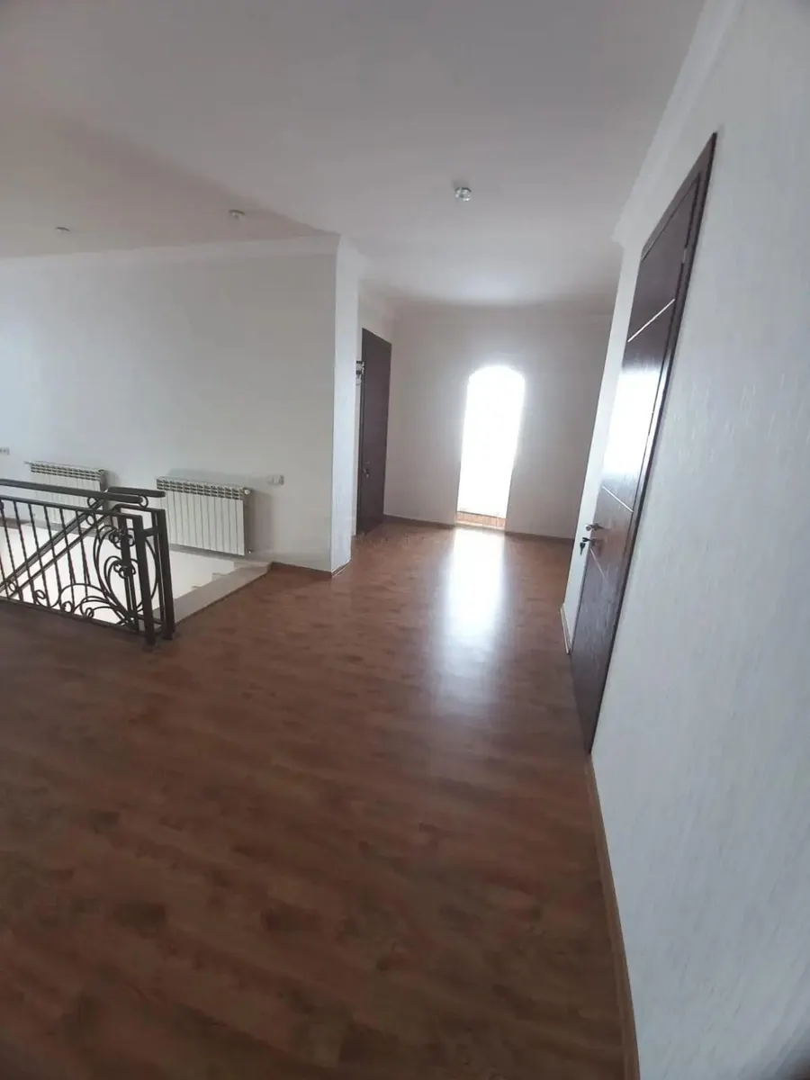 House, 8-room, 420 m²