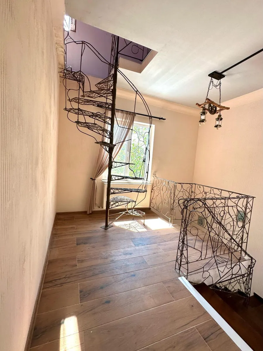 Дом, 5-комн., 290.75 м²