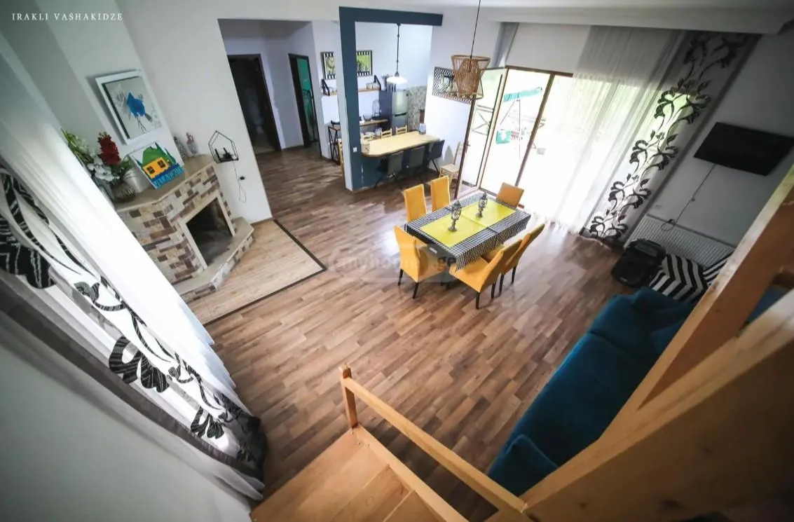 House, 4-room, 200 m²