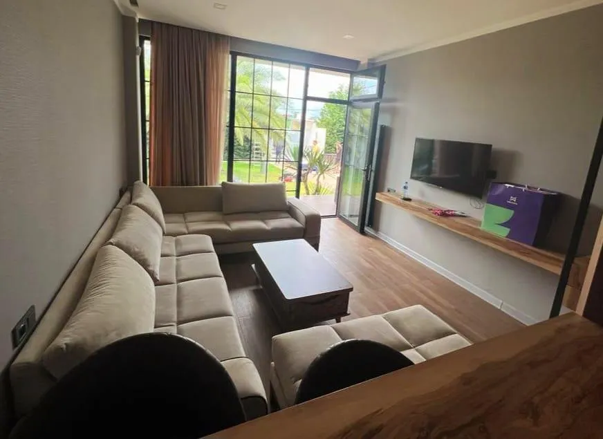Дом, 5-комн., 250 м²