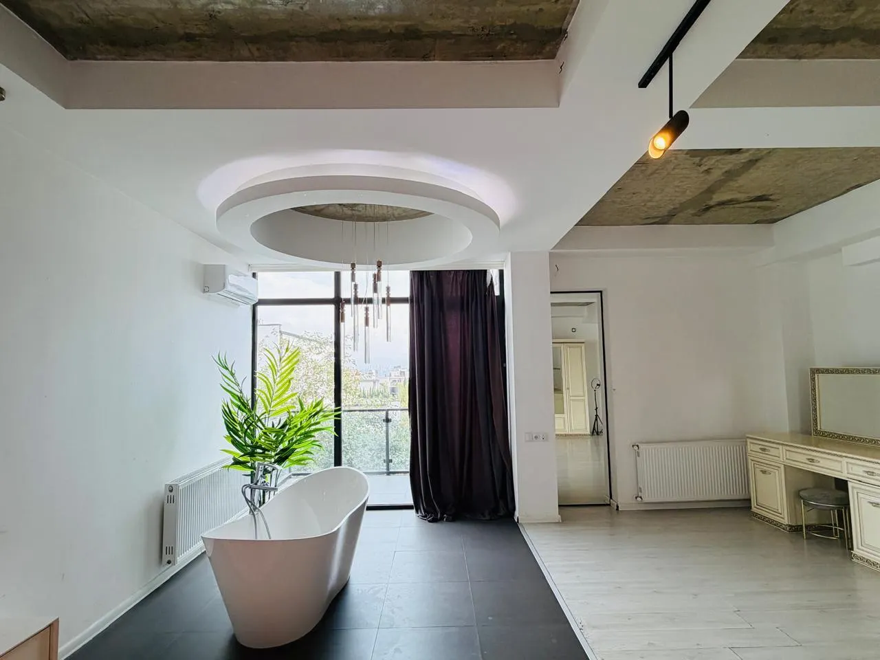 House, 5-room, 250 m²