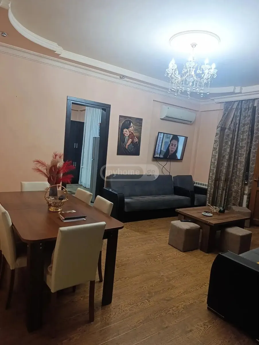 Apartment, 5-room, 220 m²